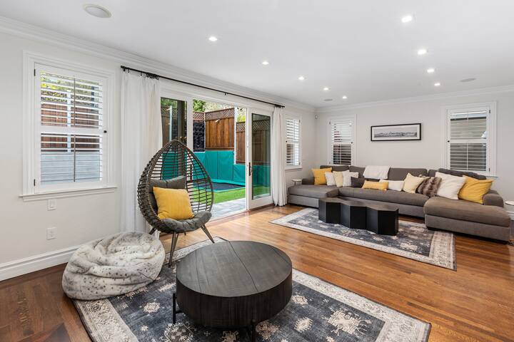 Beautiful 4 BR Forest Hill Home gallery image 2