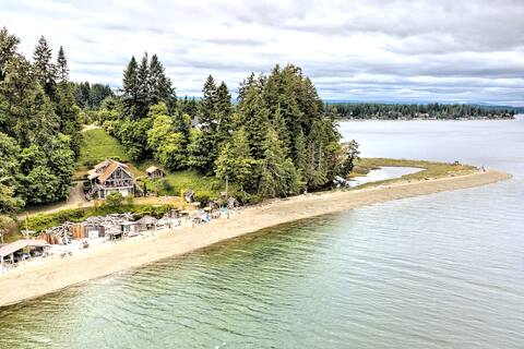 NEW - Stretch Island Beach Estate w/ Hot Tub!