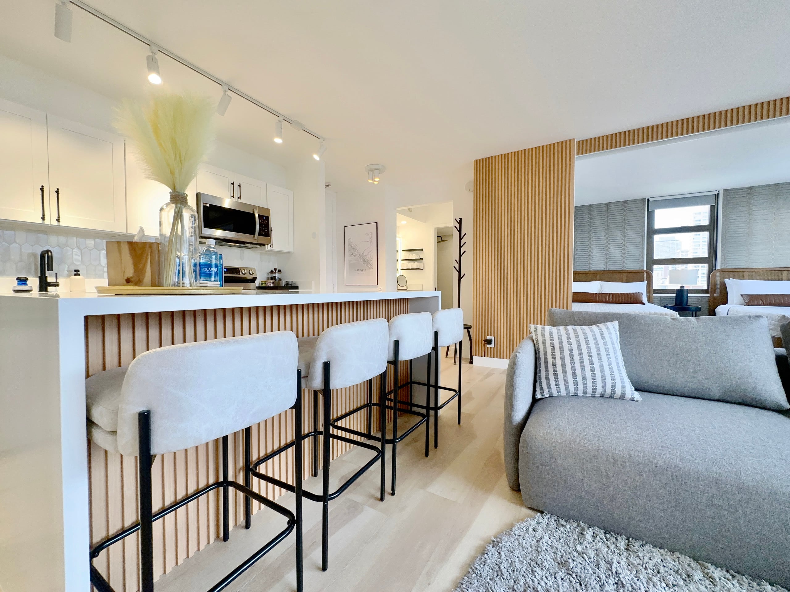 Upscale Modern Waikiki Banyan 1BR Condo w/Parking! - Image 20