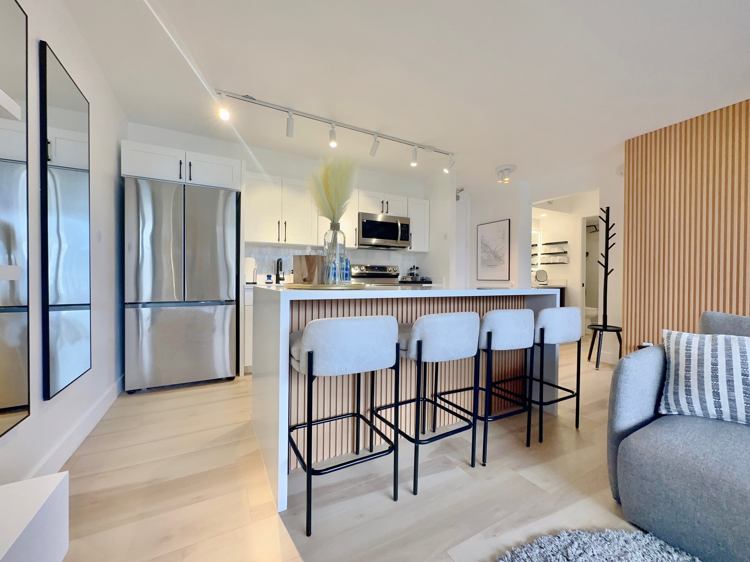 Upscale Modern Waikiki Banyan 1BR Condo w/Parking! - Image 22