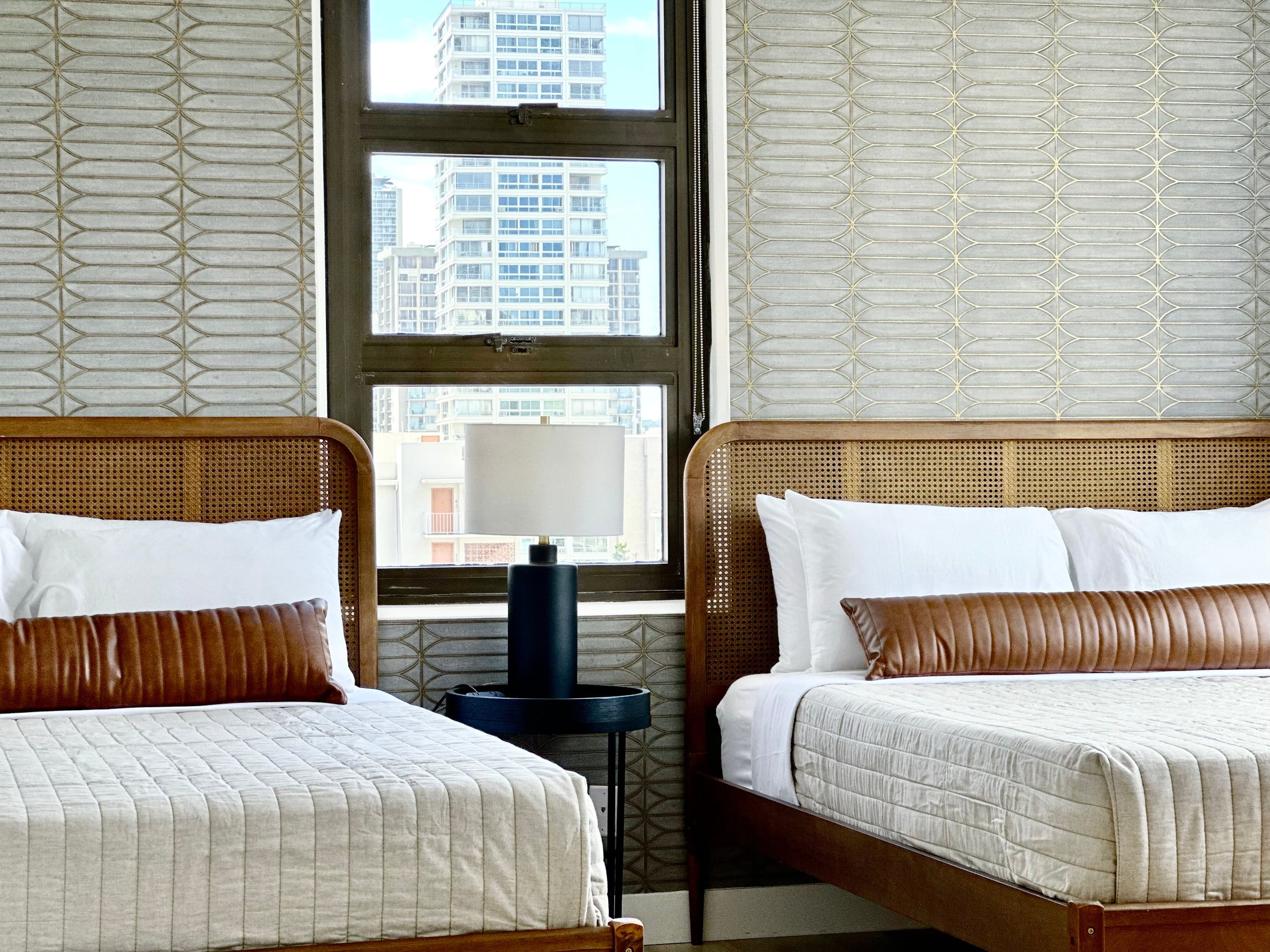 Upscale Modern Waikiki Banyan 1BR Condo w/Parking! - Image 35