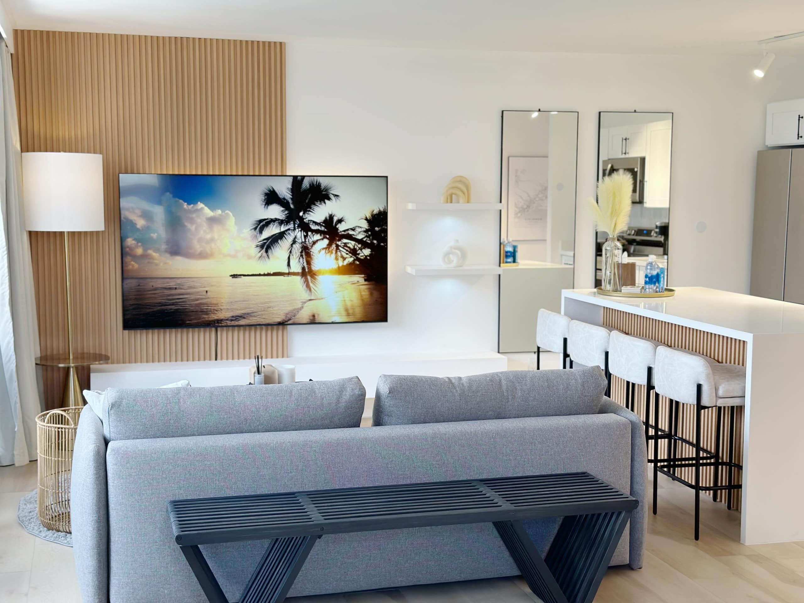 Upscale Modern Waikiki Banyan 1BR Condo w/Parking! - Image 2