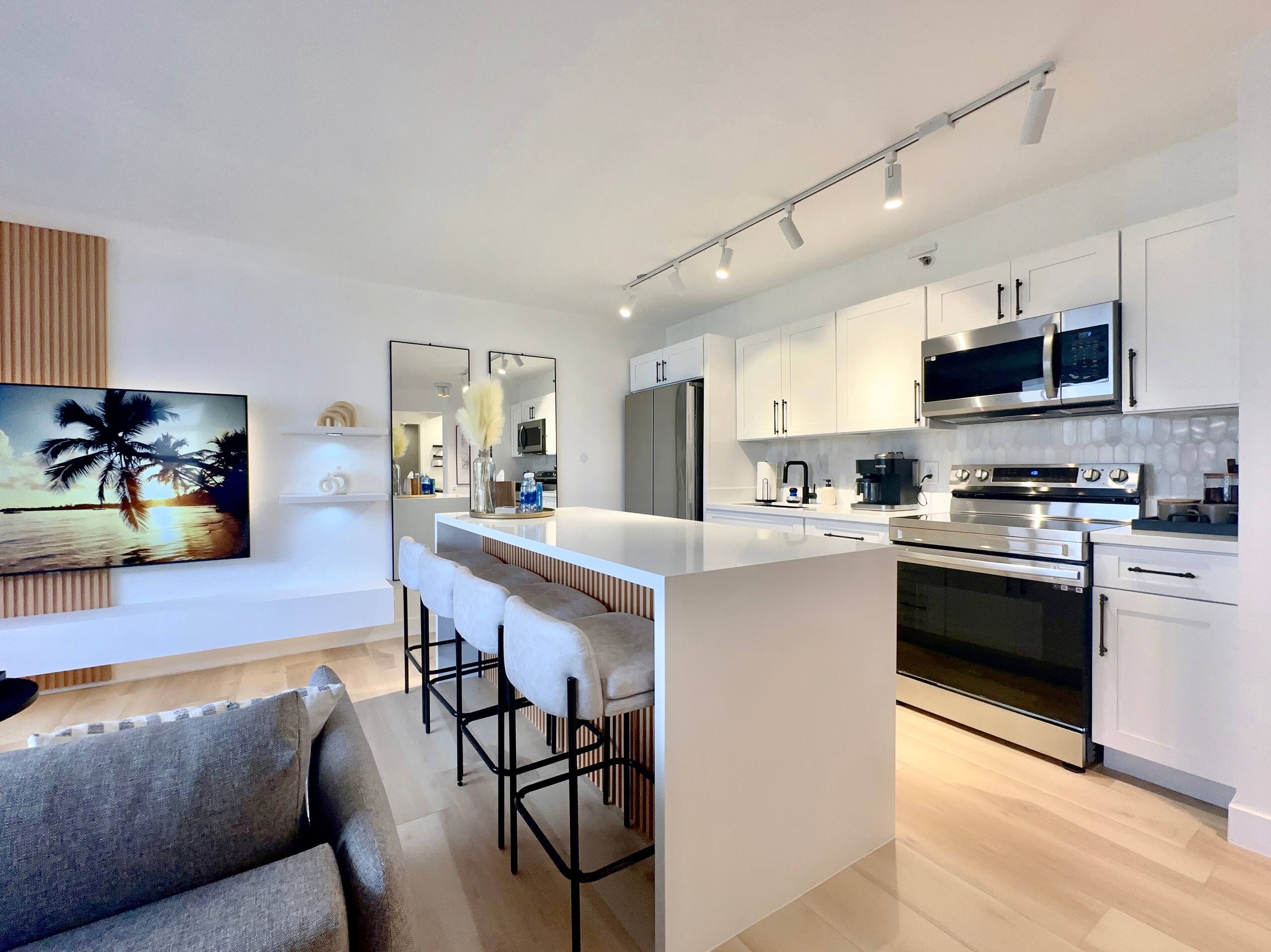 Upscale Modern Waikiki Banyan 1BR Condo w/Parking! - Image 19
