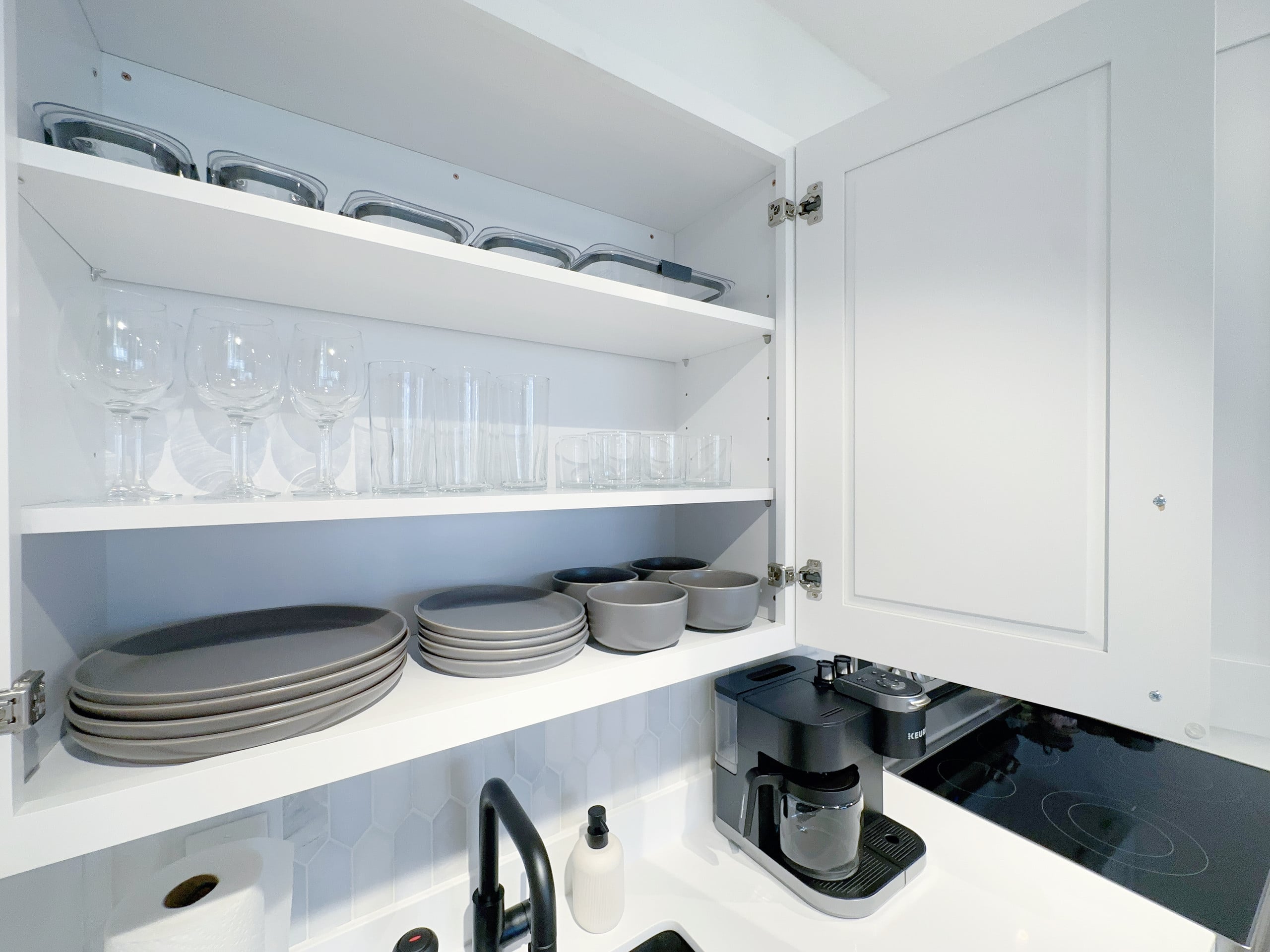 Upscale Modern Waikiki Banyan 1BR Condo w/Parking! - Image 27