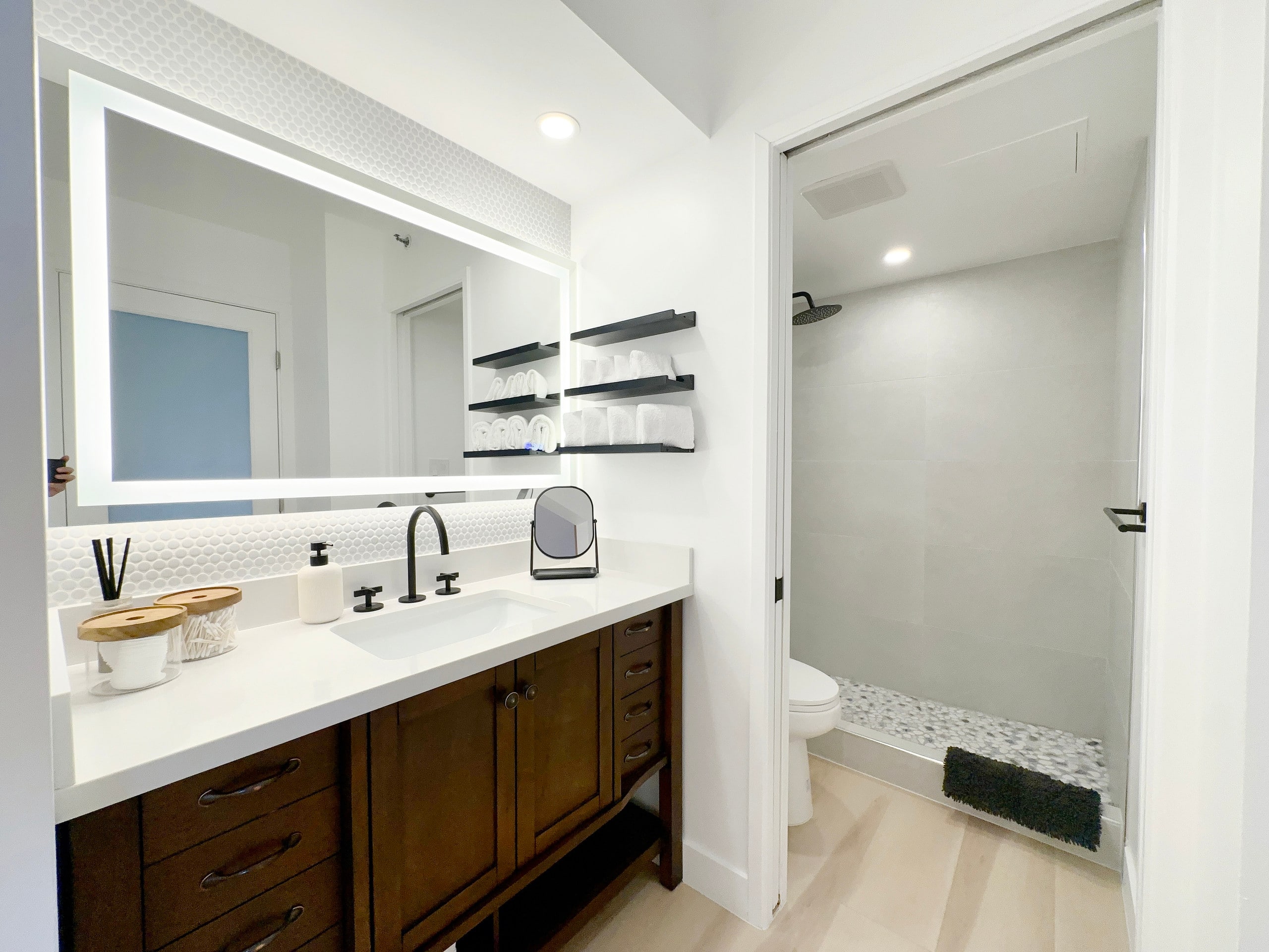 Upscale Modern Waikiki Banyan 1BR Condo w/Parking! - Image 38