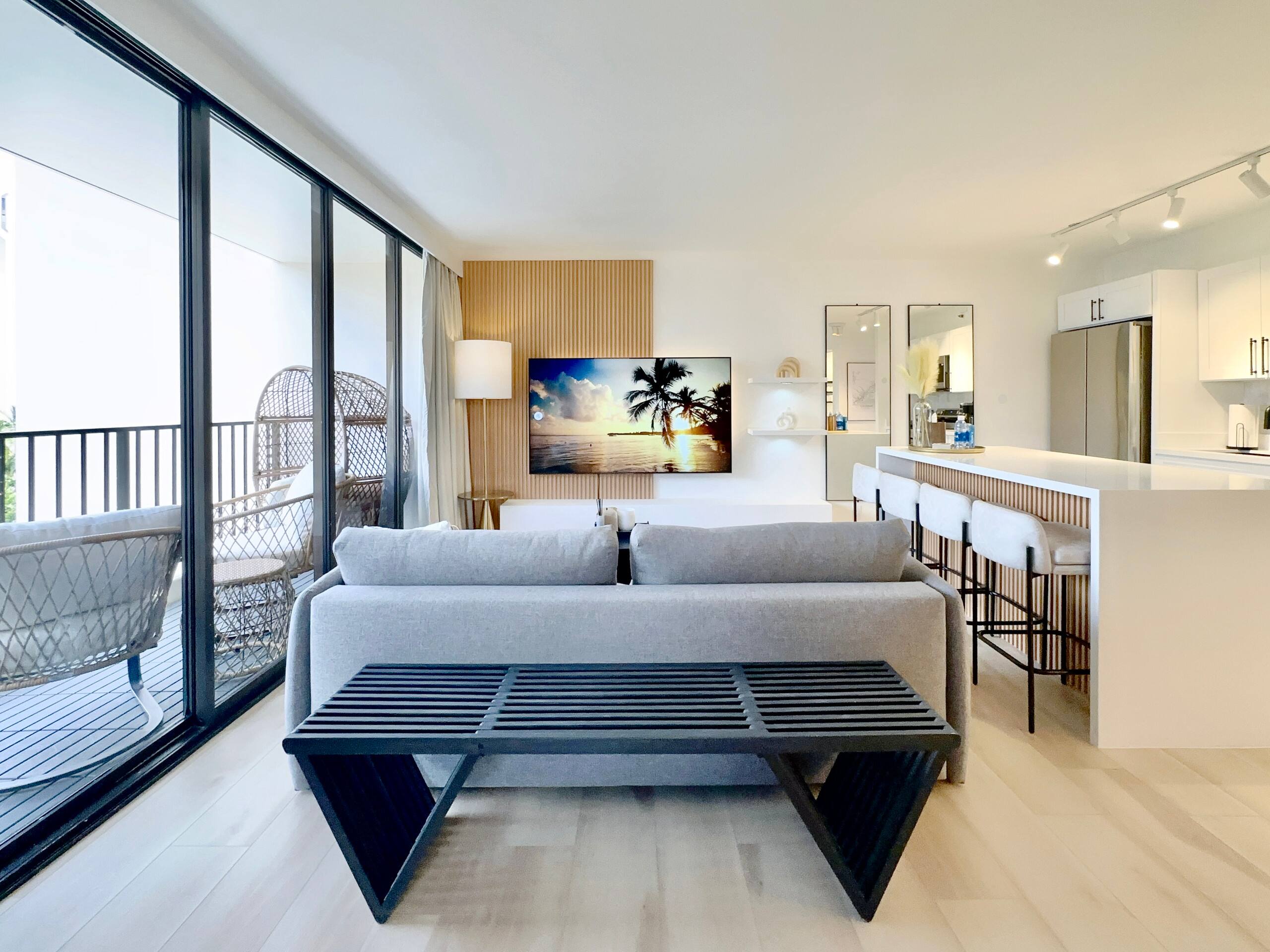 Upscale Modern Waikiki Banyan 1BR Condo w/Parking! - Image 16