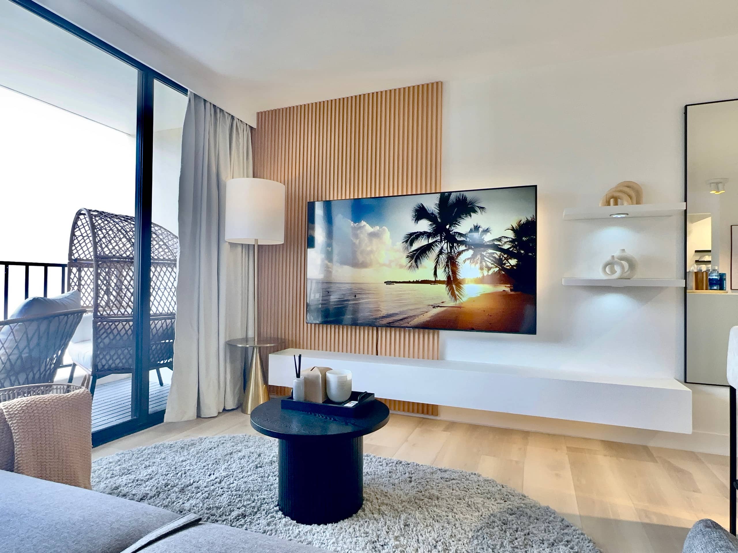 Upscale Modern Waikiki Banyan 1BR Condo w/Parking! - Image 9