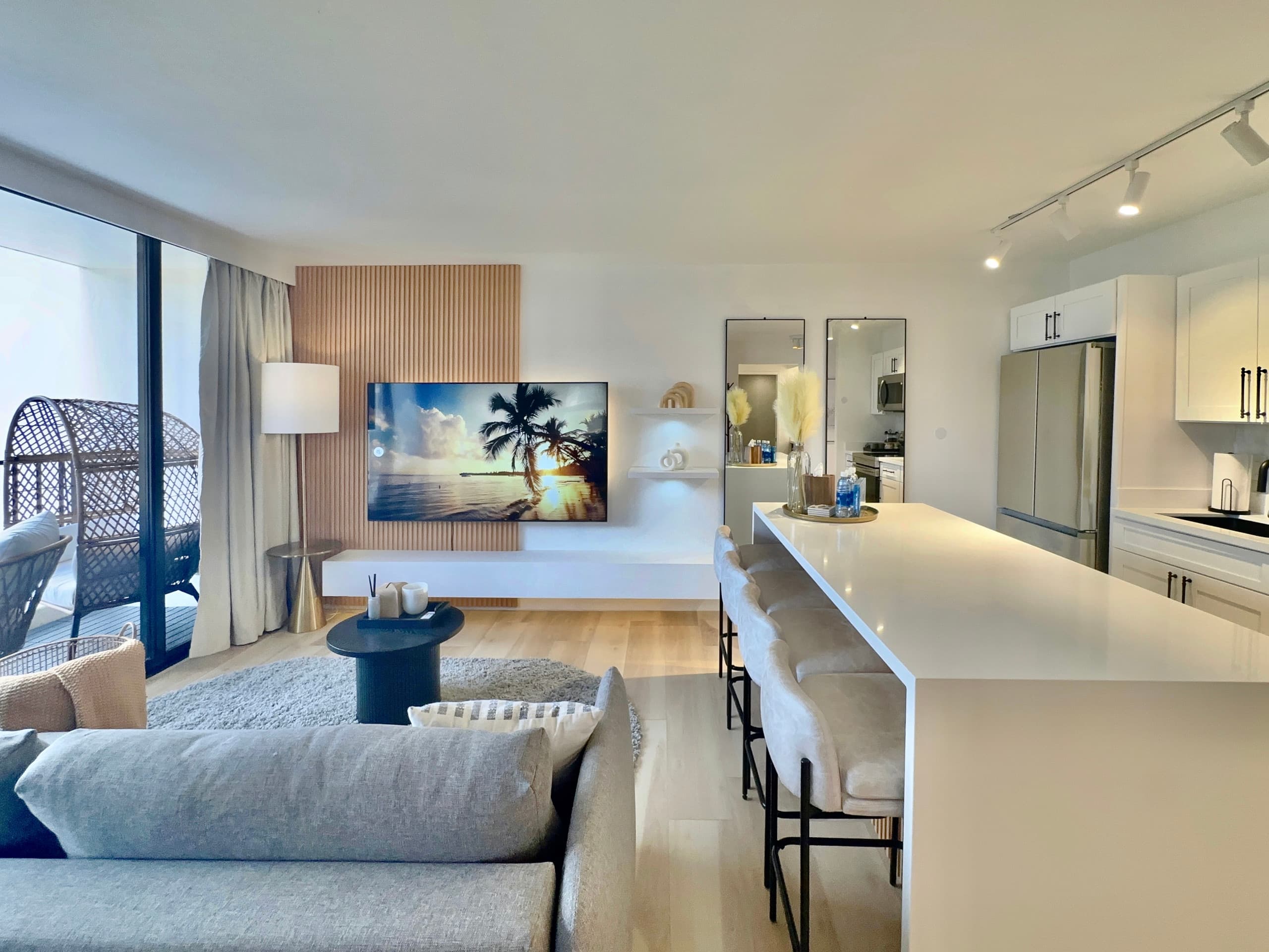 Upscale Modern Waikiki Banyan 1BR Condo w/Parking! - Image 11