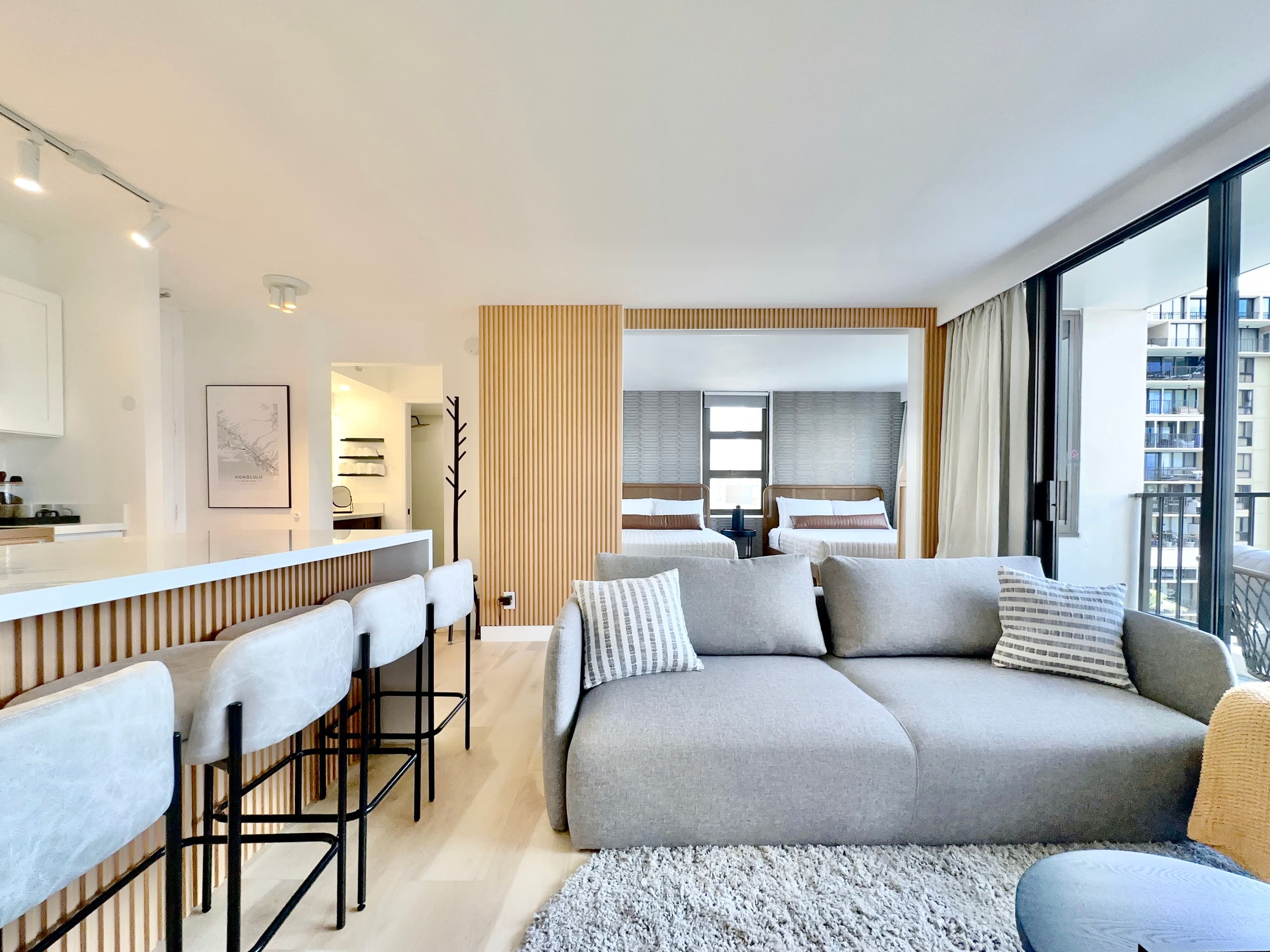 Upscale Modern Waikiki Banyan 1BR Condo w/Parking! - Image 10