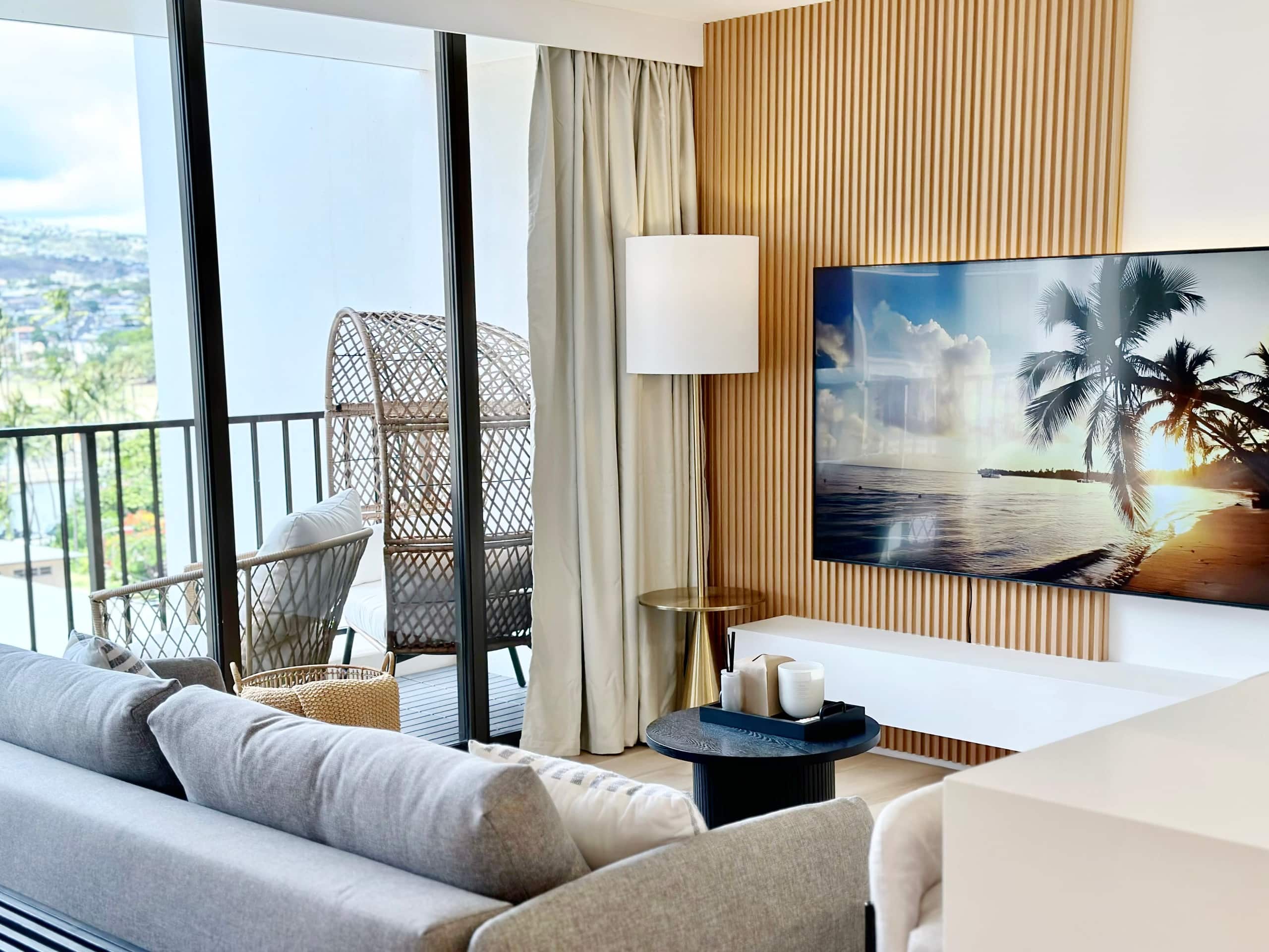 Upscale Modern Waikiki Banyan 1BR Condo w/Parking! - Image 1