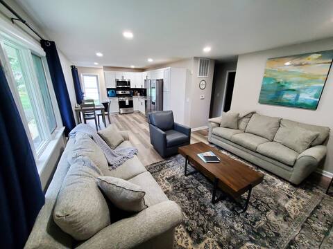 The Eagles Nest | King Bed | 4 Bd 2 Bath | Patio