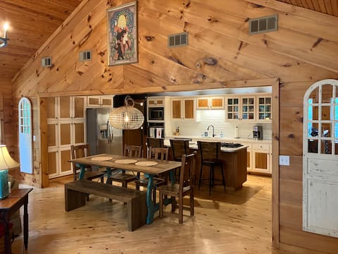 Lakefront, 4Bd/2Ba, Pool table, Firepit, Kayaks