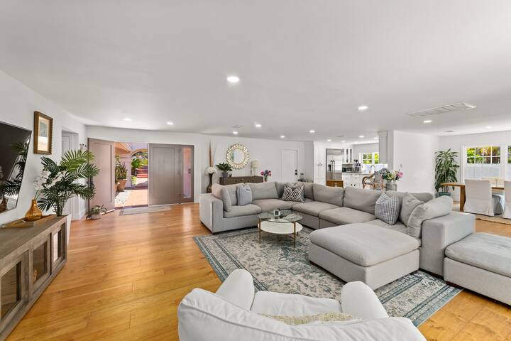 Beautiful San Diego Home w/ Pool gallery image 2