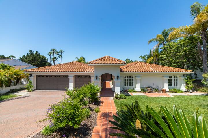 Beautiful San Diego Home w/ Pool gallery image 3