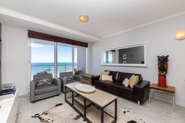 Beachfront Bliss with Table Mountain Views gallery image 2