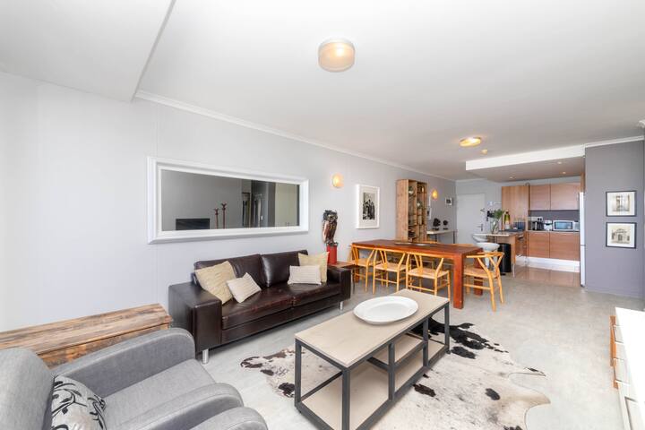 Beachfront Bliss with Table Mountain Views gallery image 3