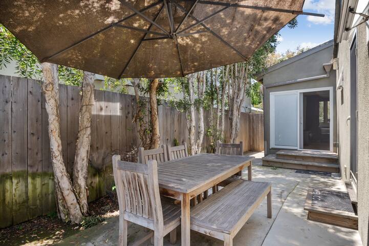 Modern Comfort Retreat 2BD house in Santa Monica gallery image 5