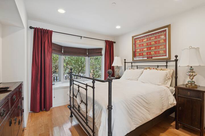 Modern Comfort Retreat 2BD house in Santa Monica gallery image 3