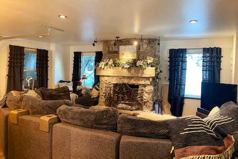 Top Airbnb: Cozy Mountain Ski Cabin with Hot Tub in Brighton