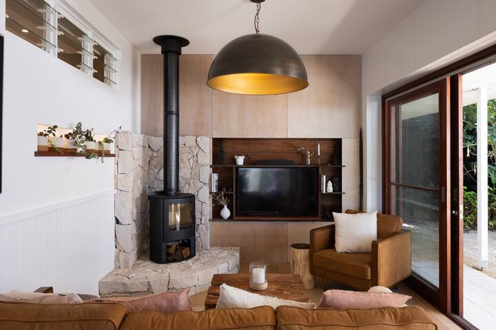 Lake front Villa & Suite at The Moorings Lakehouse gallery image 3