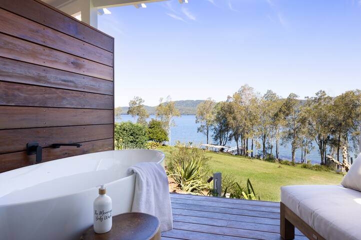 Lake front Villa & Suite at The Moorings Lakehouse gallery image 4