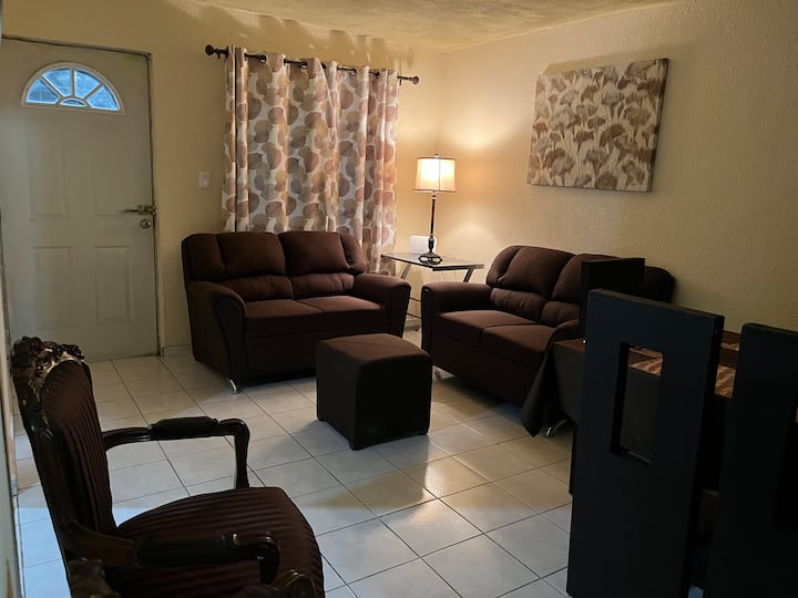 Casa Completa En Zona Tranquila - Saltillo