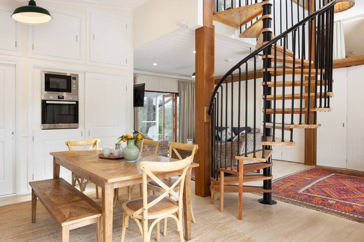 Lakefront Suite & Barn @ The Moorings Lakehouse gallery image 5