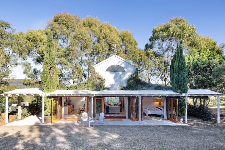 Lakefront Suite & Barn @ The Moorings Lakehouse gallery image 4