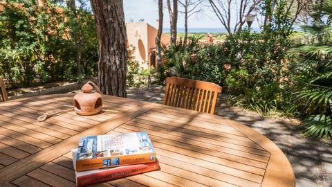 Sardinian Paradise in Is Arenas. (I.U.N. R3022)