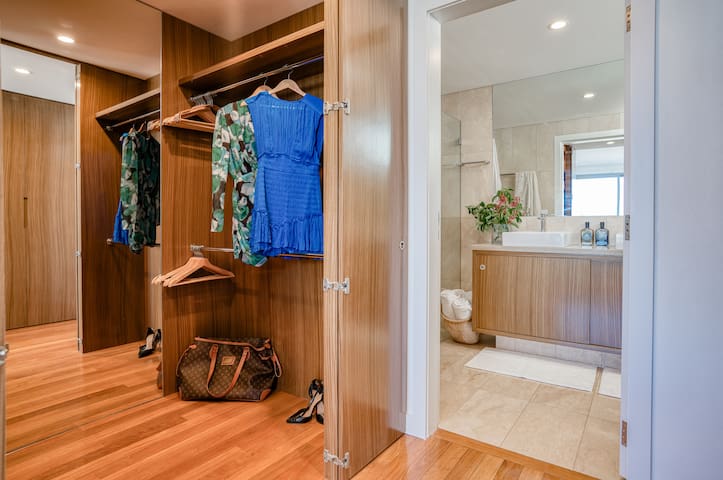 Salty Views on Cross St Bronte gallery image 4