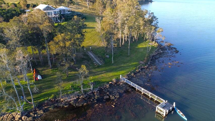 Lakefront Villa & Barn at The Moorings Lakehouse gallery image 5