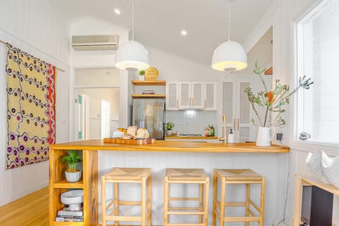 The Bail - Belmont/ Pet Friendly