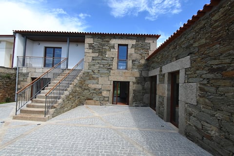House in Vila Real - House Behind the Wall