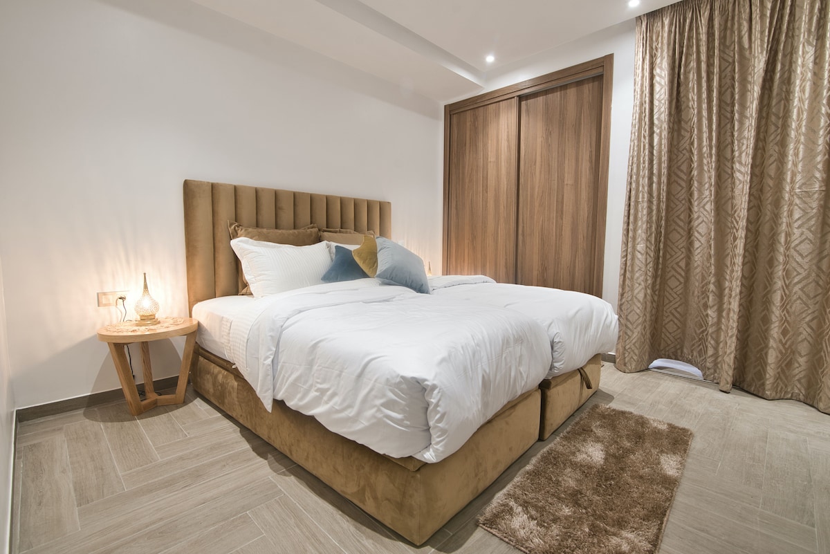 2 krevatet e mëdhenj tek