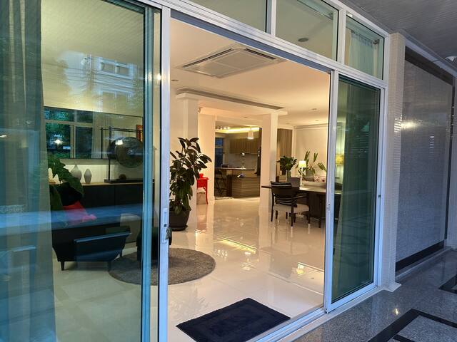 Newly Decorated Cosy House gallery image 4