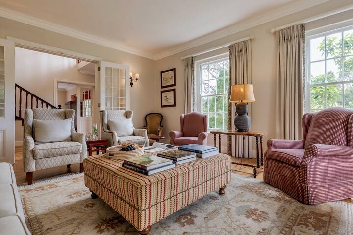 Gorgeous Somerset West Villa gallery image 2