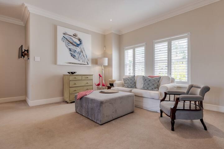 Gorgeous Somerset West Villa gallery image 4