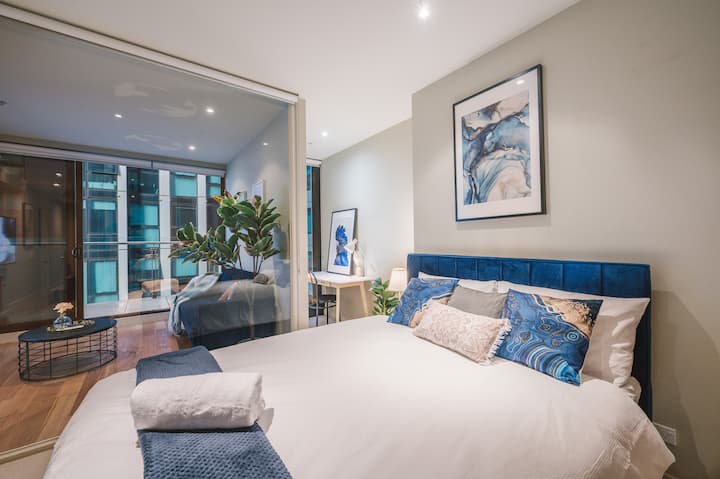 Homely Cbd 2br Suite+ Pool & Gym - Melbourne