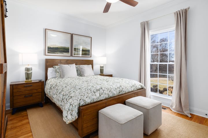 Spálňa na prízemí s manželskou posteľou