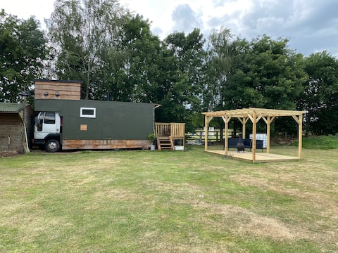 Successful Airbnb property: Luxurious cozy horse box retreat in Malvern Hills