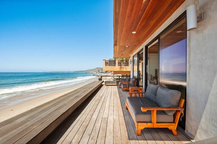 Malibu Road Dry Beach Dream Home! gallery image 2