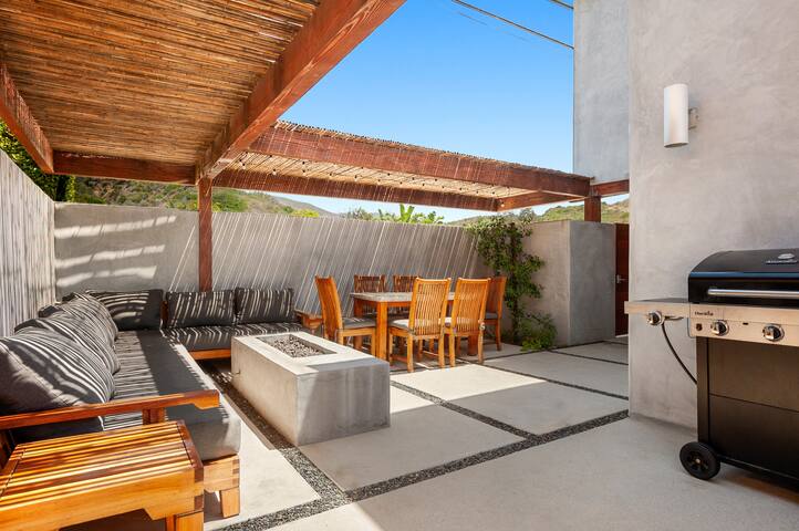 Malibu Road Dry Beach Dream Home! gallery image 4
