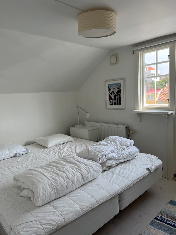 Double bedroom with balcony and canal view.