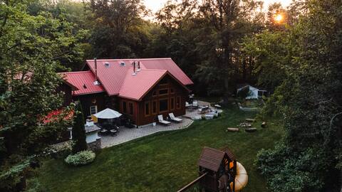 Timber Sky Estate - Elora Log Cabin w/ Hot Tub