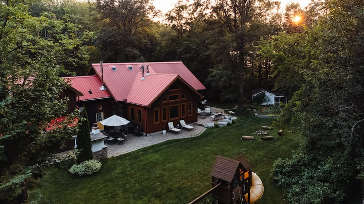 Timber Sky Estate - Elora Log Cabin w/ Hot Tub