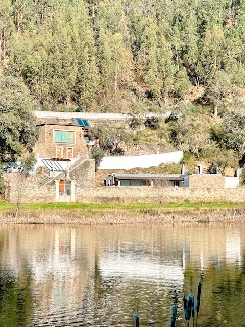 Aguilhões River House