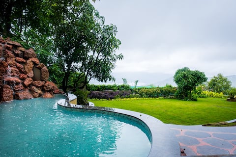 Spacious home with Garden & View