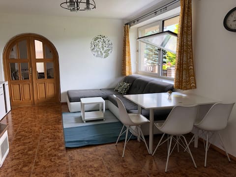 Top Airbnb: Cozy Foothills Apt – Terrace, Garden & Pets in Královéhradecký