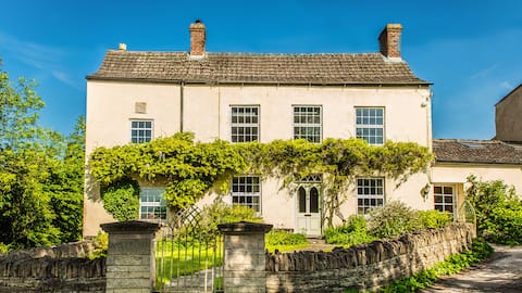Spacious, beautiful, boutique Cotswold House