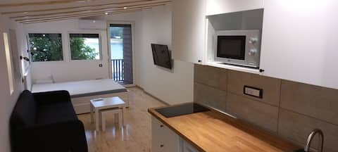 Top performing Airbnb: Island Ada 2 in Чукарица